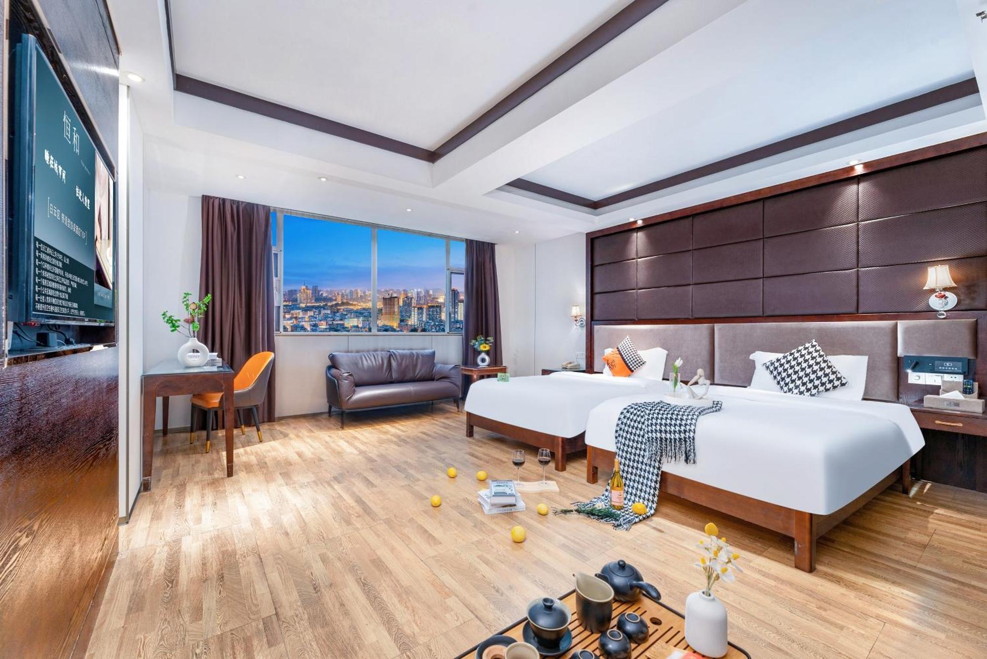 Henghe Selected S Design Hotel - Flagship Store Of Guangzhou Baiyun Railway Station International Convention Center--Reputation Preferred المظهر الخارجي الصورة